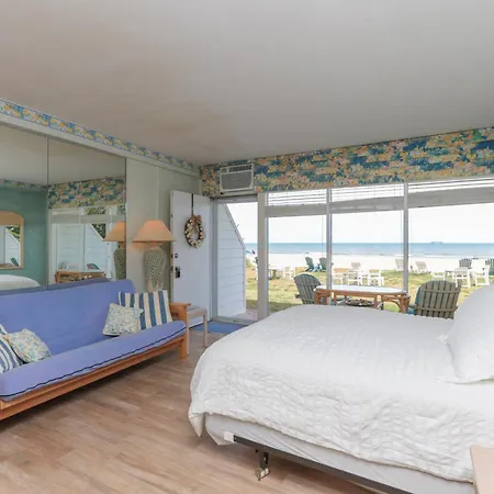 Exclusive Beach Access Va Beach Studio Condo!
